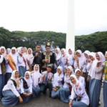 5.39 Pemprov Sultra Serahkan Bantuan Beasiswa kepada 19 Siswa SMA Sederajat