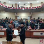 8.33. DPRD Kolaka tetapkan APBD 2025 sebesar Rp1,6 triliun