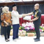18.8 DPRD Konsel Terima RAPBD Tahun 2025