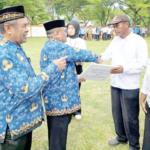 9.53 La Ode Butolo Berikan Insentif 549 Ketua RT